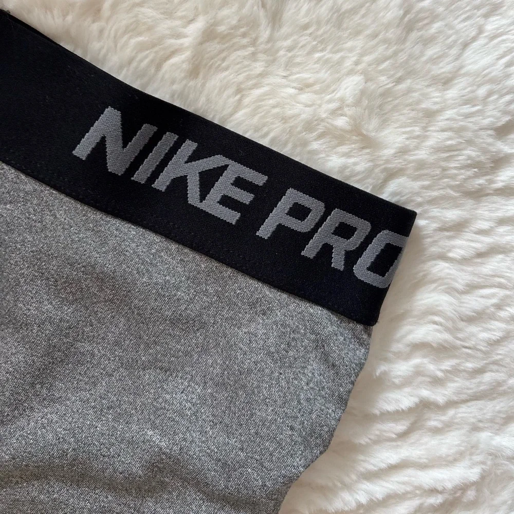 Nike Pro Gray Ankle-Length Leggings – Women’s Medium